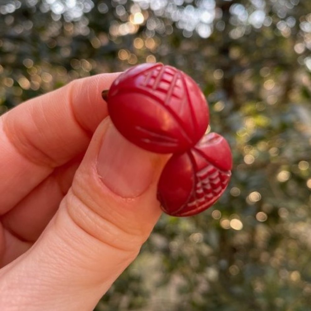 VTG BAKELITE Cherry Red Carved Button EARRINGS - Picture 7 of 9